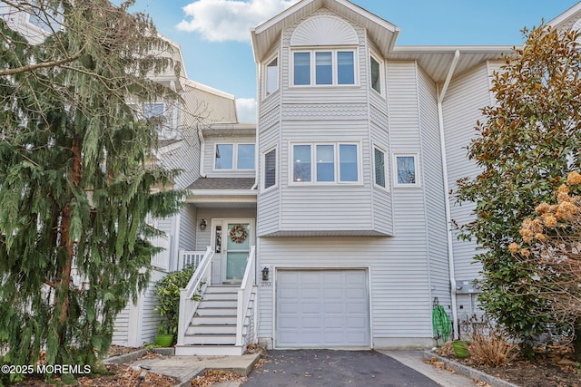 view of front of house featuring an attached garage and driveway