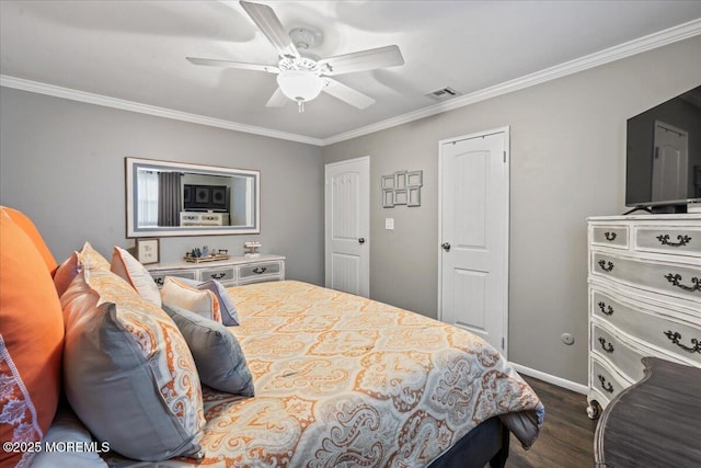 bedroom featuring dark wood-style floors, ceiling fan, visible vents, and crown molding