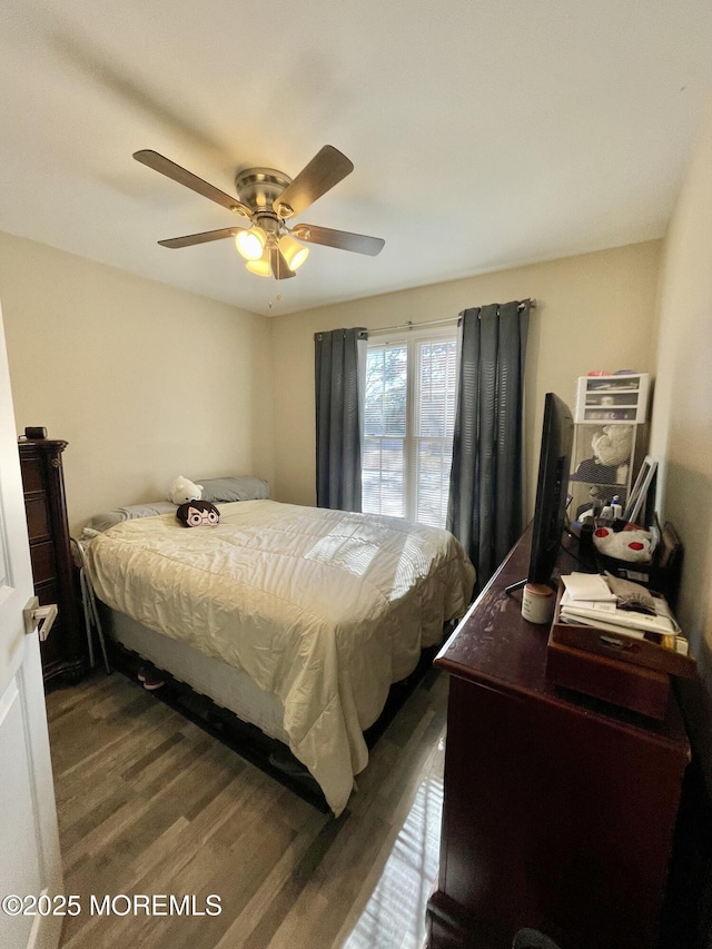 bedroom with dark wood-type flooring and ceiling fan