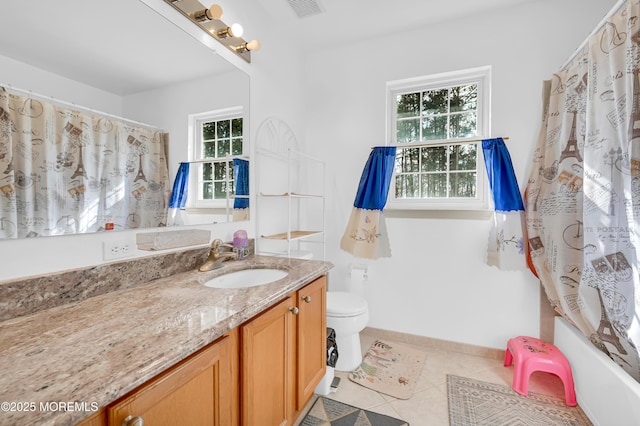 full bathroom featuring shower / bath combination with curtain, toilet, vanity, baseboards, and tile patterned floors