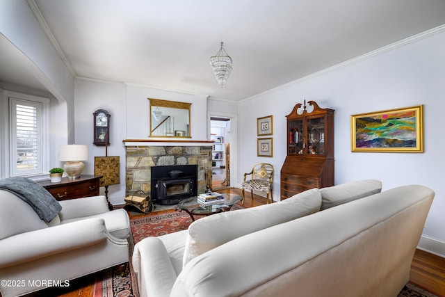 living area featuring ornamental molding, wood finished floors, and baseboards