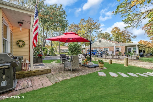 view of yard featuring a patio area