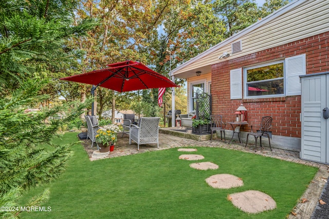 view of yard with a patio area