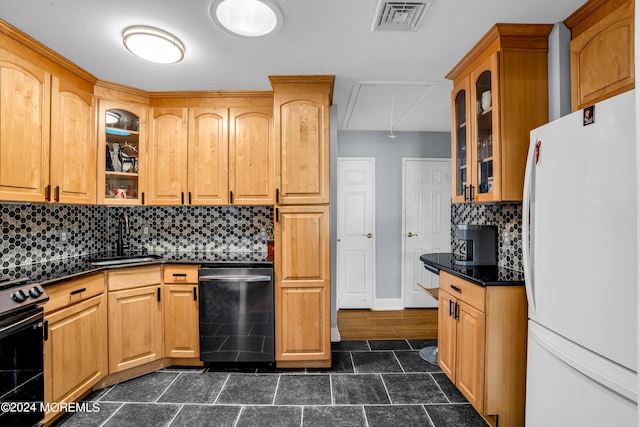 kitchen featuring electric range, visible vents, dishwasher, freestanding refrigerator, and a sink