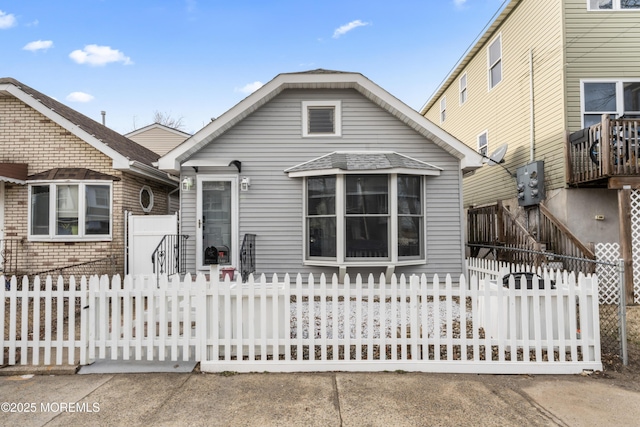 view of front of house with a fenced front yard