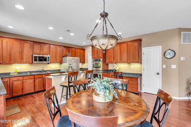 dining space featuring light wood-style floors, visible vents, and recessed lighting