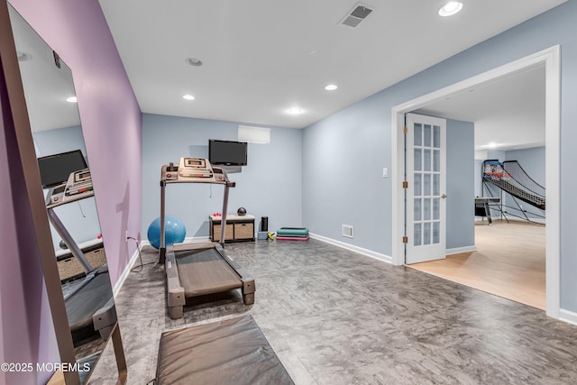 exercise room featuring recessed lighting, visible vents, and baseboards