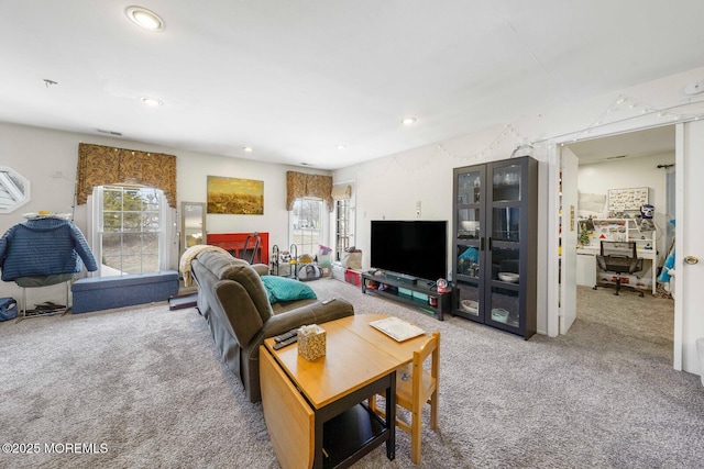 living area featuring recessed lighting and carpet flooring