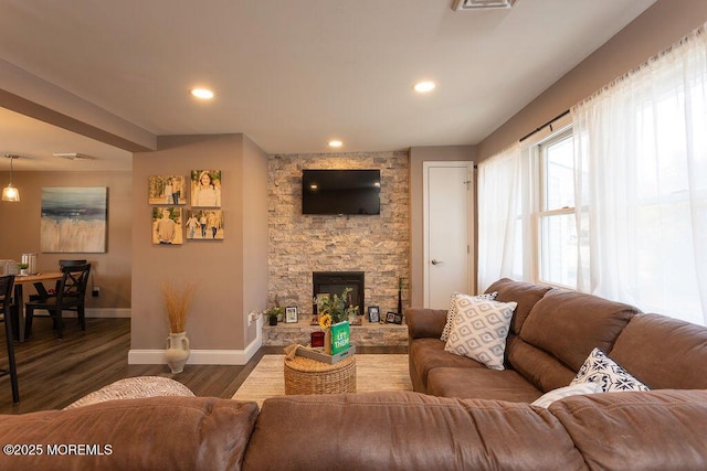 living room featuring dark wood finished floors, recessed lighting, a fireplace, and baseboards