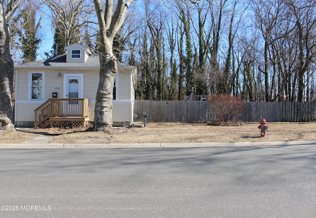 view of front of house with fence