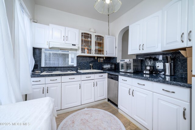 75 Highland Ave, Highlands, NJ 07732 - kitchen featuring a sink, under cabinet range hood, tasteful backsplash, dishwasher, and white cooktop