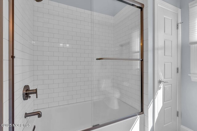 bathroom with combined bath / shower with glass door