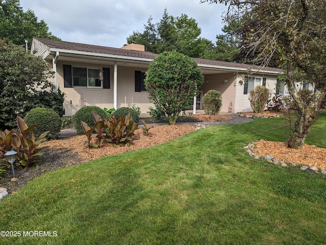 single story home featuring a front yard