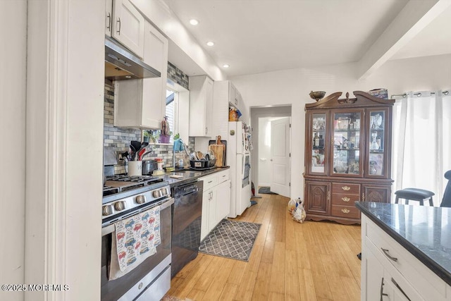 kitchen featuring light wood-style flooring, under cabinet range hood, dishwasher, tasteful backsplash, and stainless steel range with gas stovetop