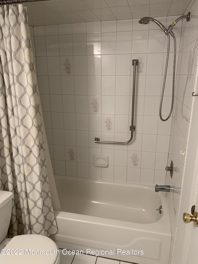 full bath featuring shower / tub combo with curtain and toilet