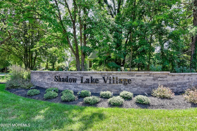 view of community / neighborhood sign