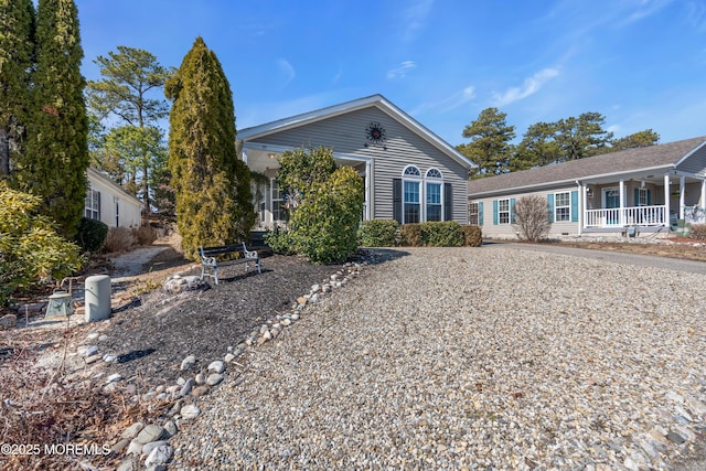 view of front of property featuring covered porch