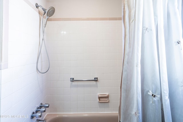 bathroom featuring shower / bath combo