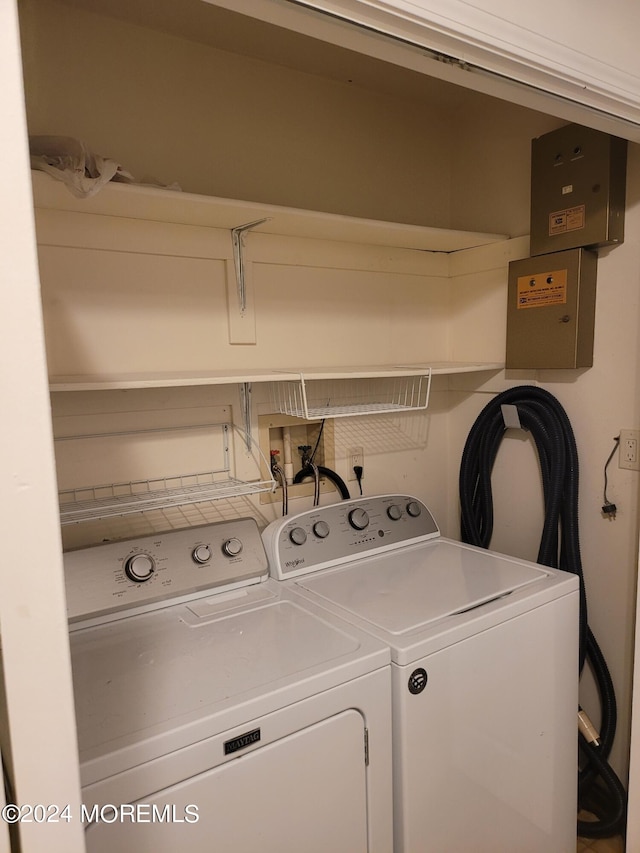 laundry room featuring laundry area and independent washer and dryer