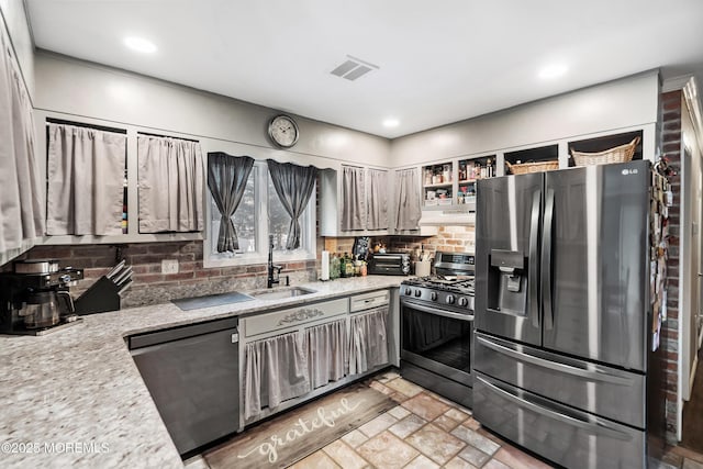 kitchen with visible vents, a sink, stainless steel appliances, open shelves, and backsplash