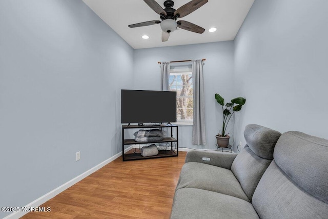 551 Chester Pkwy, Belford, NJ 07718 - living area featuring recessed lighting, baseboards, ceiling fan, and light wood finished floors