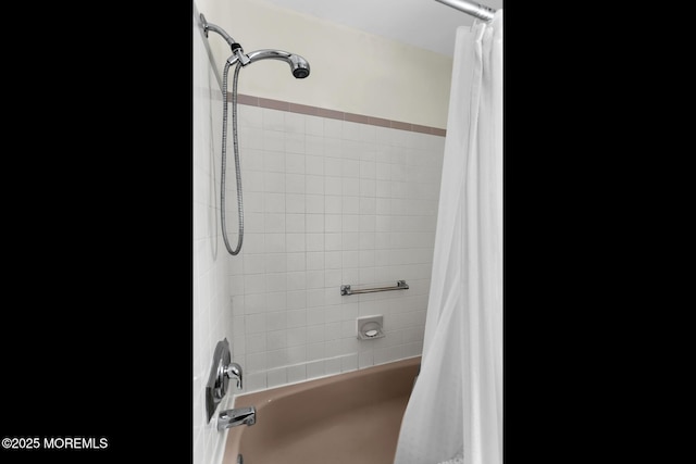 bathroom with shower / tub combo