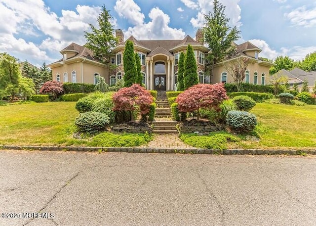 view of front facade with a front lawn