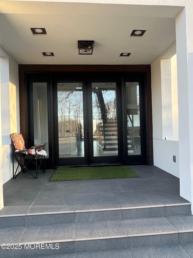 view of exterior entry featuring stucco siding