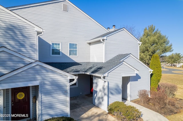 view of front of house with a shingled roof