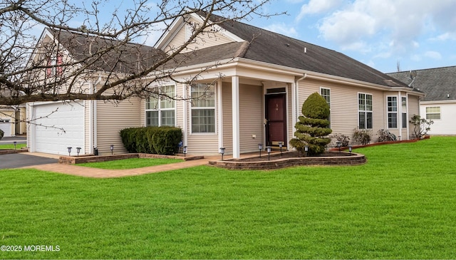 view of front of house featuring an attached garage, aphalt driveway, and a front yard