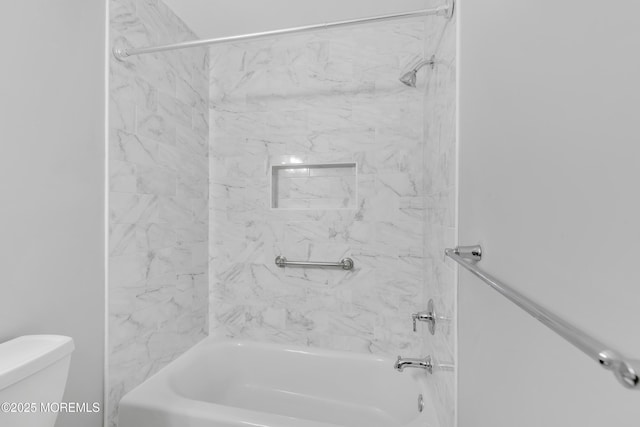 bathroom featuring toilet and washtub / shower combination