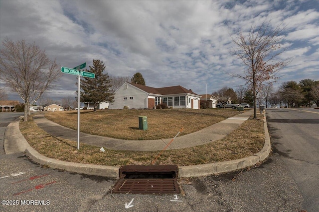 view of front of property with a front lawn