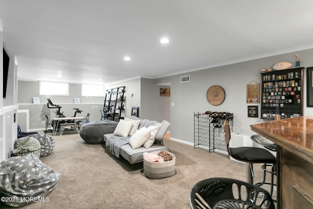 living area with baseboards, visible vents, recessed lighting, crown molding, and carpet flooring