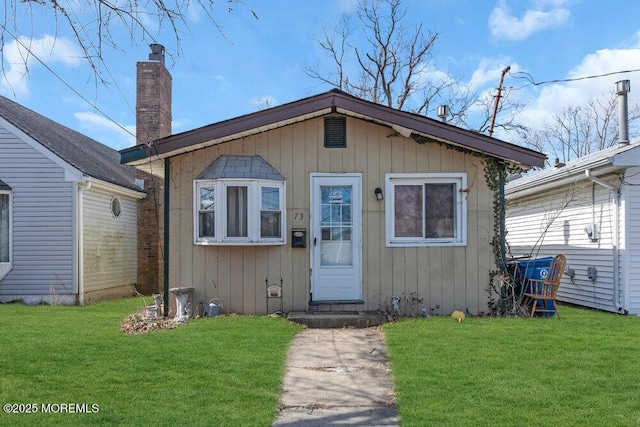 view of front of home with a front yard