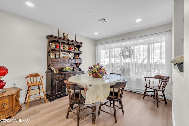 dining space with light wood-type flooring, baseboards, visible vents, and recessed lighting