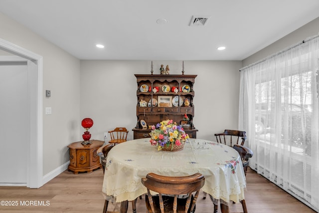 dining area featuring light wood finished floors, baseboards, visible vents, and recessed lighting