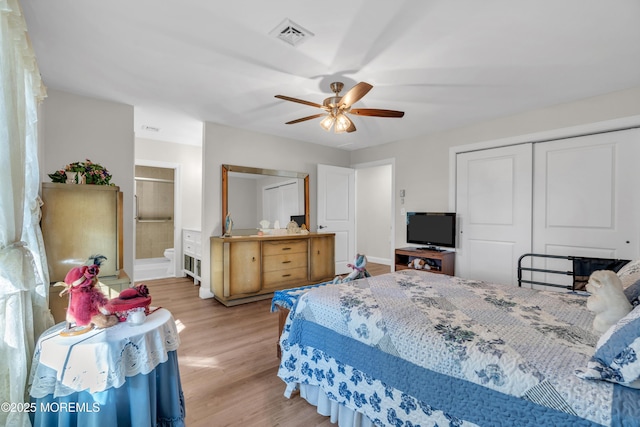 bedroom with a ceiling fan, baseboards, visible vents, light wood-style floors, and a closet