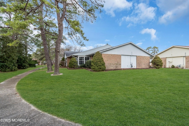 view of front of home featuring a front lawn and brick siding