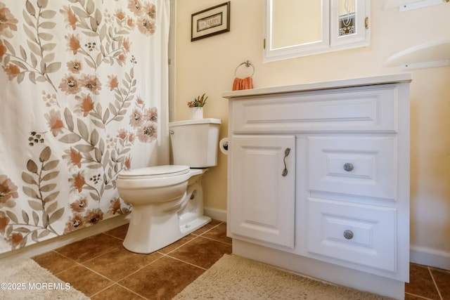 bathroom with a shower with curtain, tile patterned floors, toilet, and baseboards