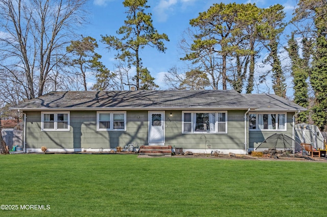 ranch-style home featuring a front lawn