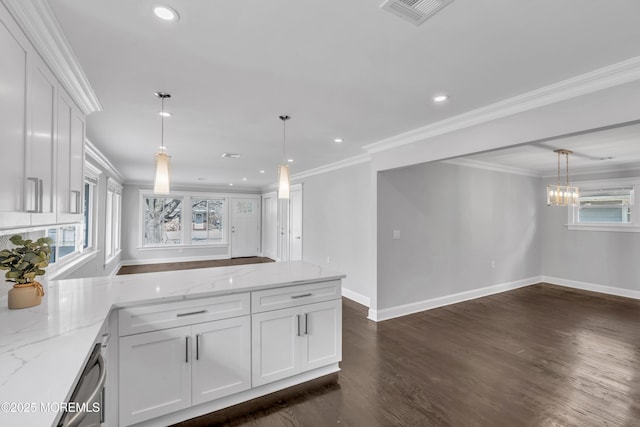 kitchen featuring dark wood-style floors, visible vents, a peninsula, ornamental molding, and white cabinets