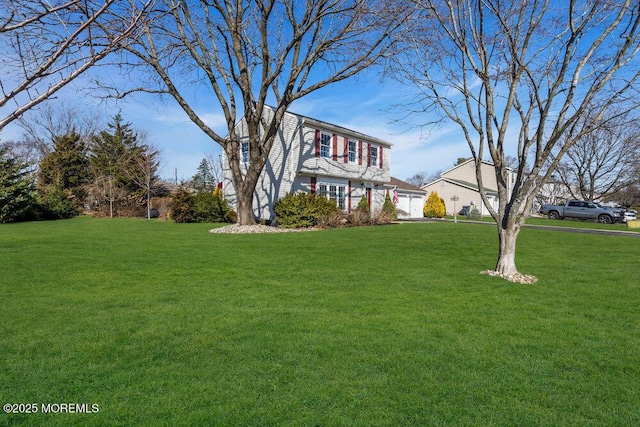 view of front of home featuring a front yard