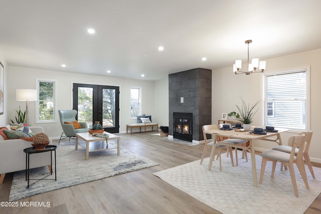 living area featuring light wood finished floors, recessed lighting, and a healthy amount of sunlight