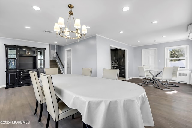 dining room with wood finished floors, visible vents, baseboards, recessed lighting, and crown molding