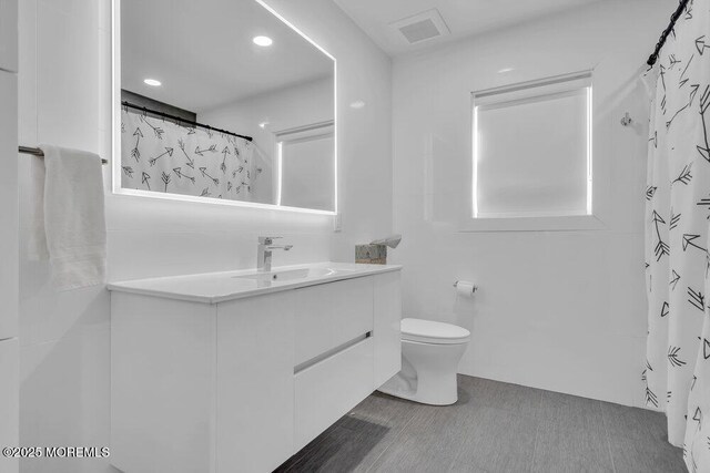 1158 Idalia Ave, Lakewood, NJ 08701 - bathroom with visible vents, toilet, vanity, and a shower with curtain