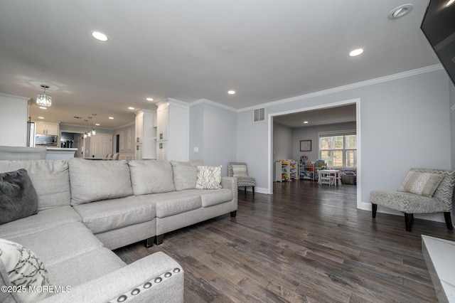 living area with baseboards, visible vents, dark wood finished floors, recessed lighting, and ornamental molding