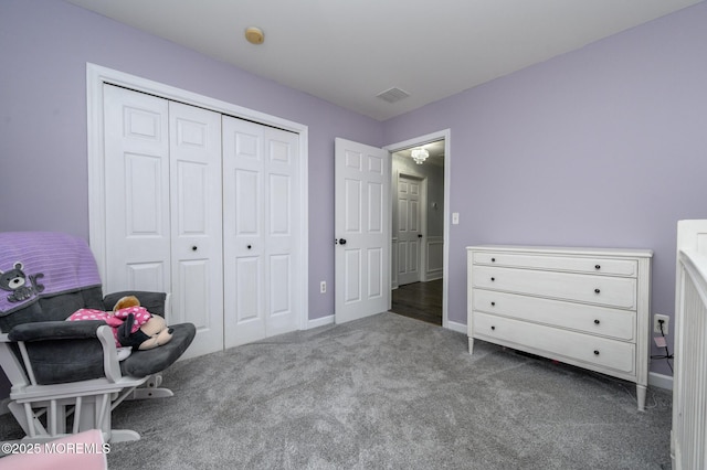 bedroom featuring a closet, visible vents, baseboards, and carpet floors