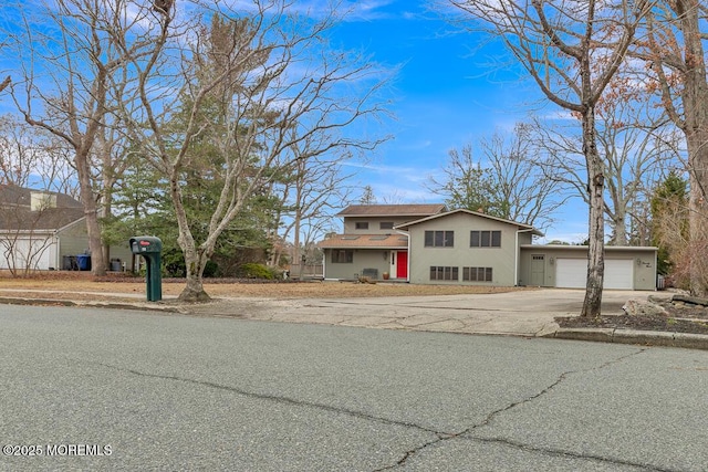 view of front facade featuring stucco siding, driveway, and an attached garage