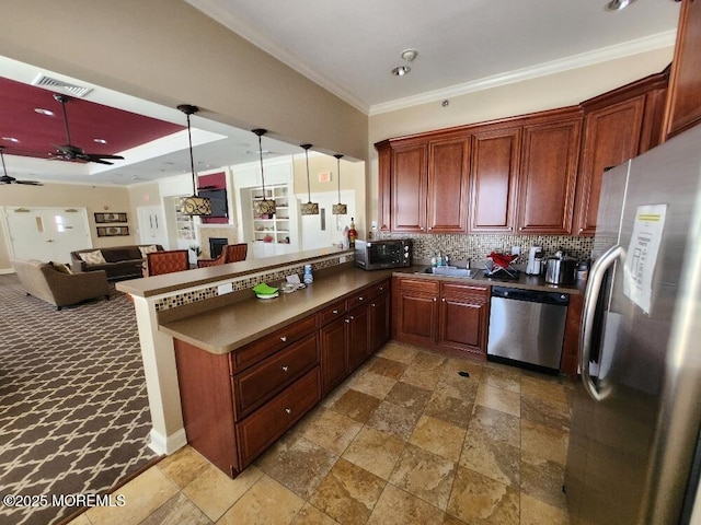 kitchen featuring tasteful backsplash, visible vents, a peninsula, stainless steel appliances, and a ceiling fan