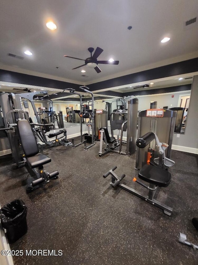 workout area featuring recessed lighting, visible vents, ceiling fan, and baseboards